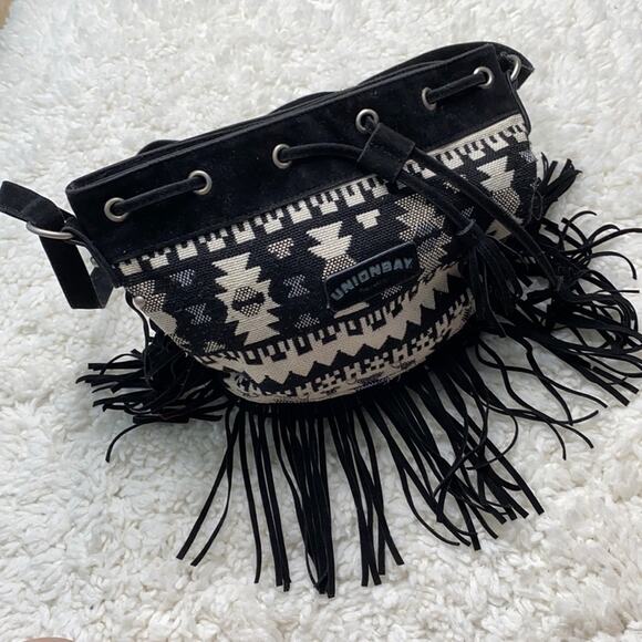 UnionBay Printed Western Style Fringe Purse Bucket Bag Crossbody Aztec Print Z38 - Picture 2 of 10